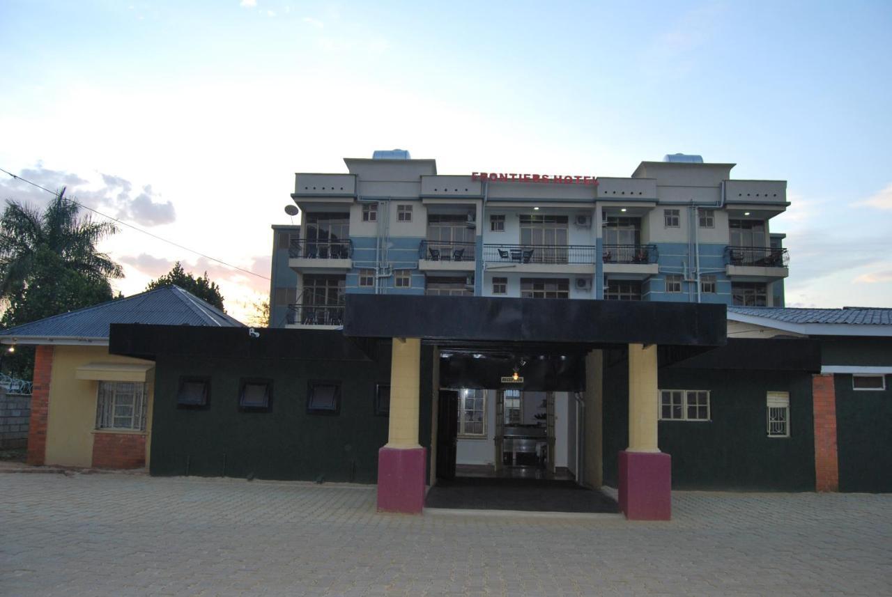 Frontiers Hotel Ентеббе Екстер'єр фото