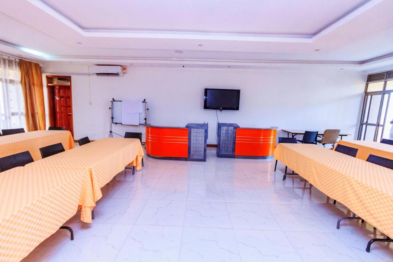 Frontiers Hotel Ентеббе Екстер'єр фото