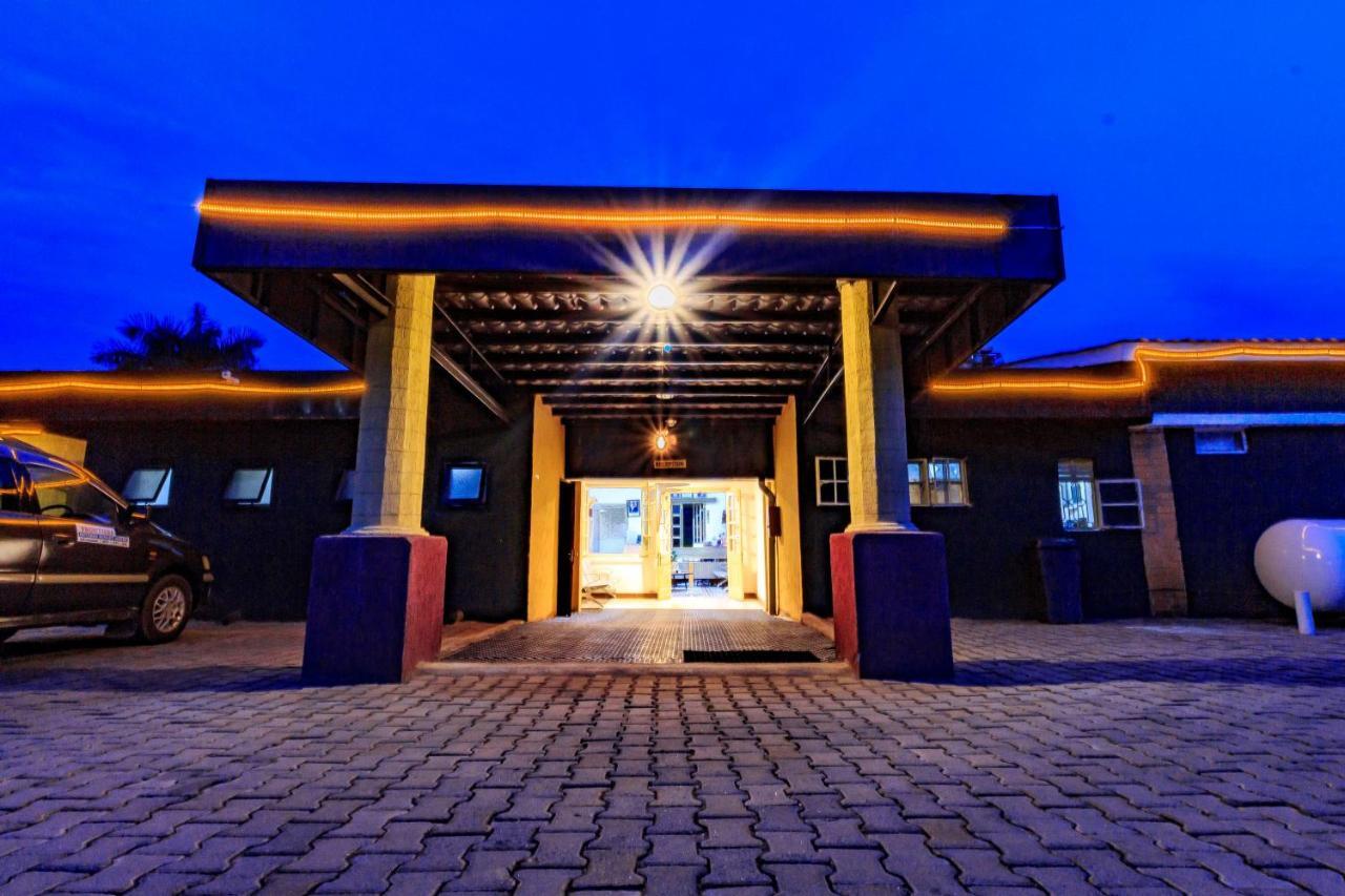Frontiers Hotel Ентеббе Екстер'єр фото