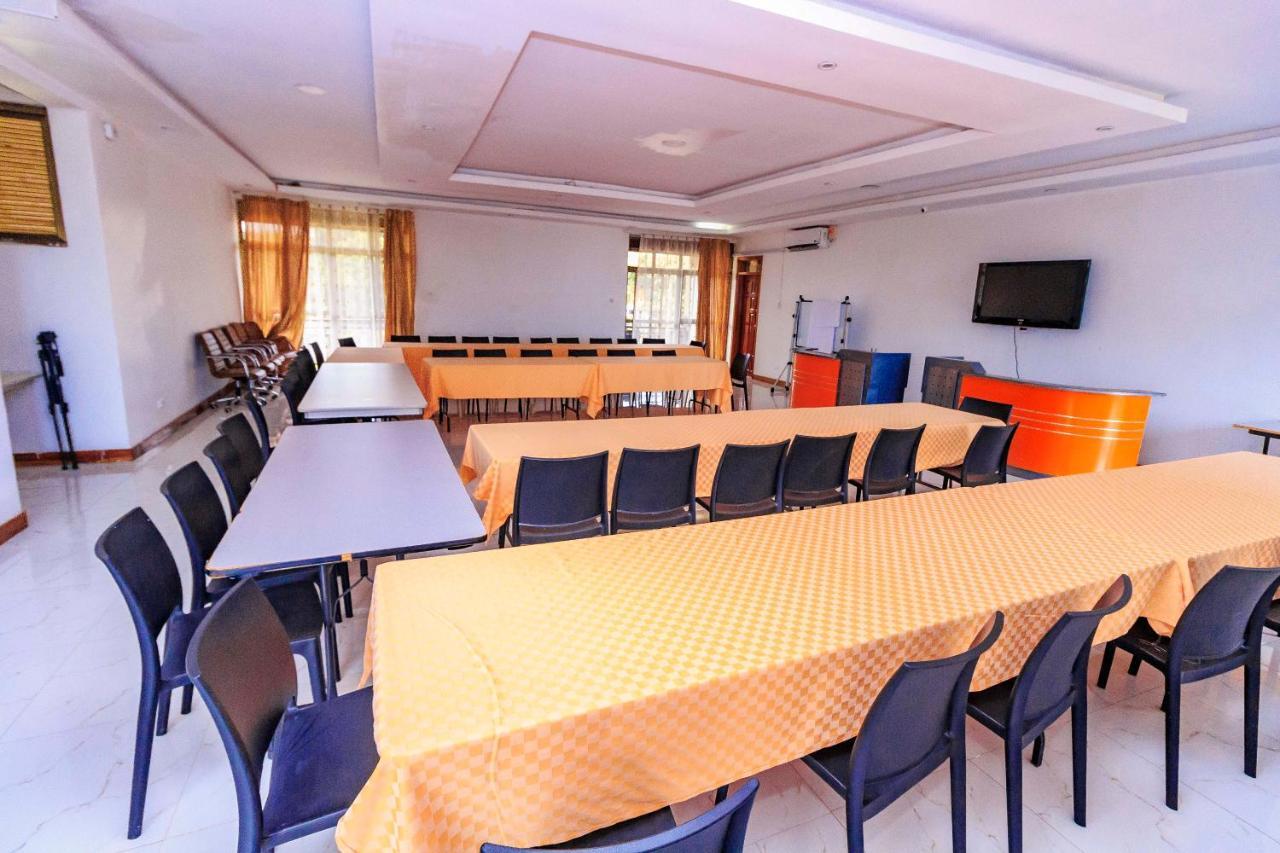 Frontiers Hotel Ентеббе Екстер'єр фото